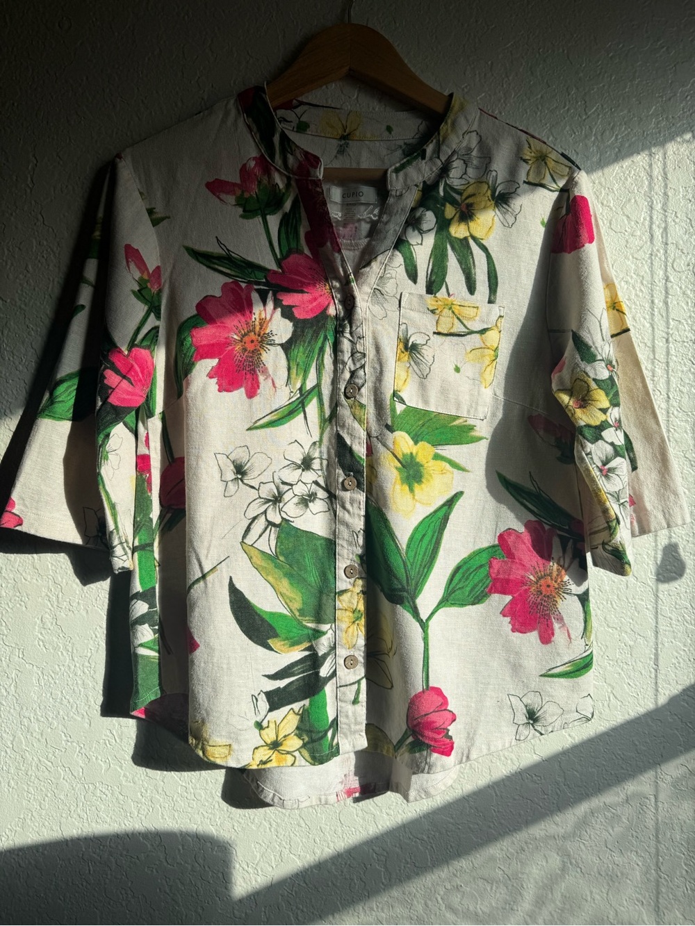 Cupio Bold Floral Linen Blend Button Down Shirt Top V-Neck